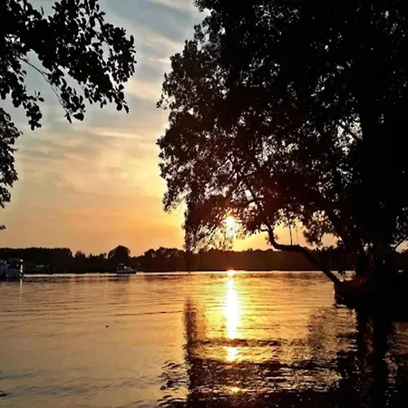 Apartament Am Mirower See, *