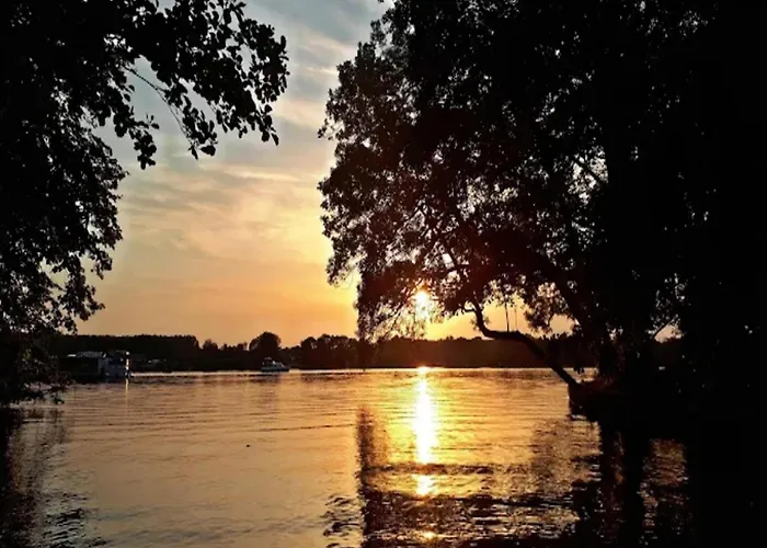 アパート Am Mirower See, *