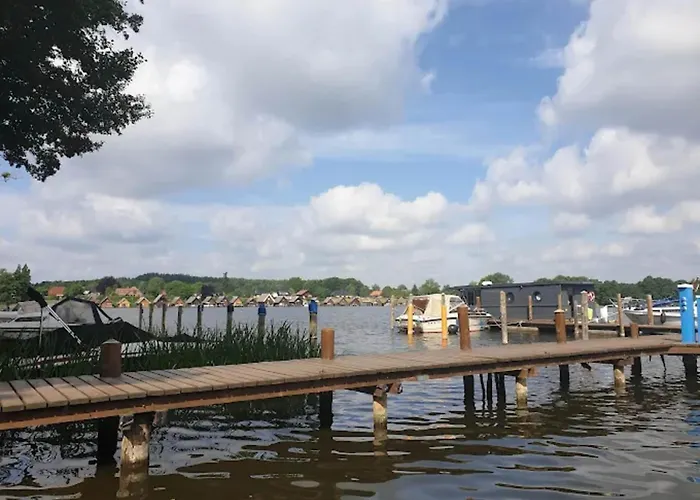 アパート Am Mirower See,