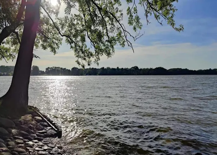 アパート Am Mirower See,